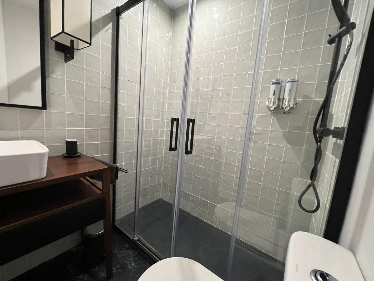 Realbites Accommodations Мадрид Екстериор снимка
